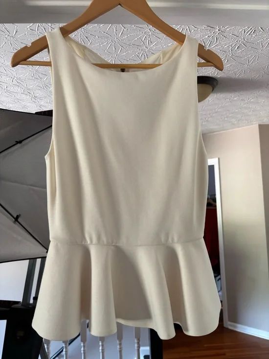 Like New Alice + Olivia Cream Sleeveless Peplum Top - Picture 2 of 7